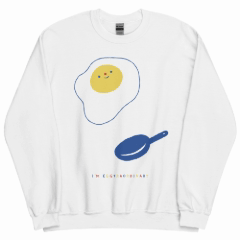 Animated GIF showcasing all three Furiosa by Cefrías hoodies: white “I’m eggtraordinary” with fried egg, grey hoodie with smiling frog polaroid, and olive green hoodie with stacked frogs and chick, each in minimalist style.